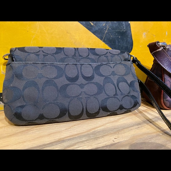 3 used purses, handbags, wallets or clutches - Picture 5 of 7